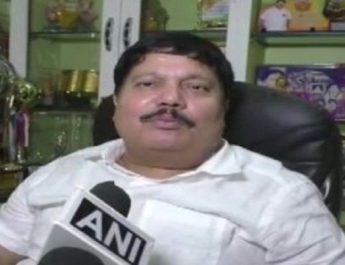 भाजपा सांसद पर हमला, कार पर फेंके गए ईंट और बम 4 Hello Uttarakhand News »