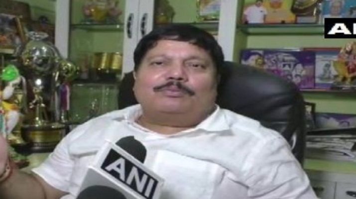 भाजपा सांसद पर हमला, कार पर फेंके गए ईंट और बम 1 Hello Uttarakhand News »