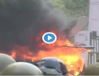 यूपी में हिंसक प्रदर्शन, पुलिस की गाड़ियां जलाई; सीएम योगी बोले- उपद्रवियों की संपत्ति जब्त कर होगी भरपाई 3 Hello Uttarakhand News »