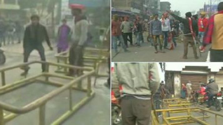 नागरिकता कानून पर बिहार बंद, यूपी में भीड़ ने फूंकी पुलिस की बाइक, एक को लगी गोली 1 नागरिकता कानून पर बिहार बंद, यूपी में भीड़ ने फूंकी पुलिस की बाइक, एक को लगी गोली 1 Hello Uttarakhand News »