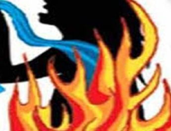 इंसानियत हुई शर्मसार, 18 साल की लड़की को पेट्रोल डालकर किया आग के हवाले, 80% झुलसी 3 Hello Uttarakhand News »
