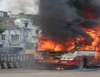 यूपी के संभल में प्रदर्शनकारियों ने फूंकी रोडवेज बस 3 Hello Uttarakhand News »