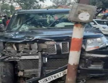 नशे में कार चला रहे वकील ने तीन वाहनों को मारी टक्कर 4 Hello Uttarakhand News »