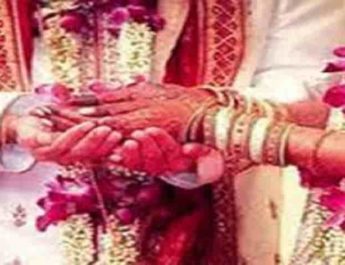 आस्ट्रेलियन पत्नी के साथ कुटिया में आए बाबा बर्फानीदास, धारी देवी मंदिर में की शादी 3 Hello Uttarakhand News »