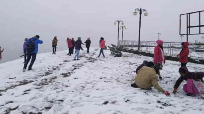 बर्फ से लबालब हुई औली की वादियां, नए साल के जश्न के लिए पर्यटकों की बुकिंग फुल 1 Hello Uttarakhand News »