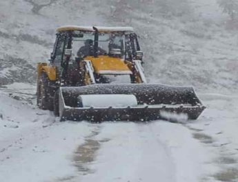 उत्तराखंड: भारी बर्फ़बारी से 300 से ज्यादा गांवों से कटा सम्पर्क, बिजली आपूर्ति भी ठप 4 Hello Uttarakhand News »