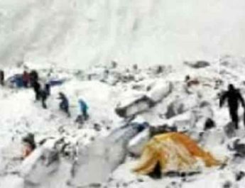 उत्तराखंड: हिमस्खलन में बाल-बाल बचे जवान और श्रमिक, वीडियो वायरल होने से हुआ खुलासा 4 Hello Uttarakhand News »