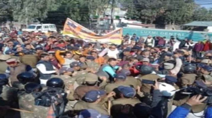 प्रमोशन पर लगी रोक के खिलाफ कर्मचारियों की रैली आज 1 प्रमोशन पर लगी रोक के खिलाफ कर्मचारियों की रैली आज 1 Hello Uttarakhand News »