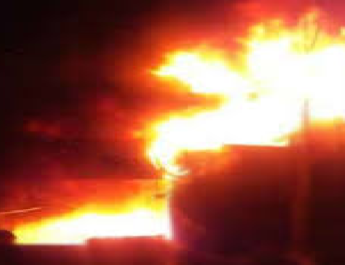 उत्तराखंड: दुकान मे लगी आग, लाखों का सामान जलकर राख 3 Hello Uttarakhand News »