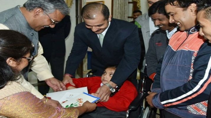 विश्व दिव्यांग दिवस पर सीएम त्रिवेन्द्र ने दिव्यांगों से की मुलाकात, बताई योजनायें.. 1 Hello Uttarakhand News »