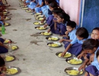 स्कूली छात्रों को मिड डे मील में खिलाया चूहा! छात्रों की बिगड़ी तबियत, अस्पताल में भर्ती 4 Hello Uttarakhand News »