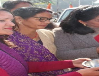 आंगनबाड़ी कार्यकत्रियों ने भीख मांग एकत्र किया चंदा, जानिए वजह 2 Hello Uttarakhand News »