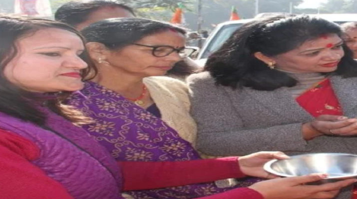 आंगनबाड़ी कार्यकत्रियों ने भीख मांग एकत्र किया चंदा, जानिए वजह 1 Hello Uttarakhand News »