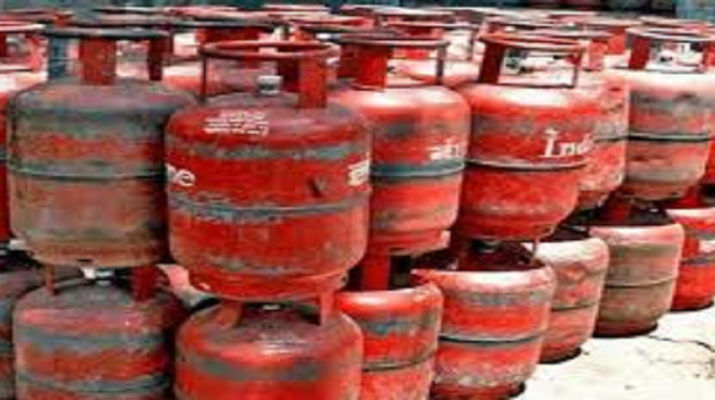 एक बार फिर बढ़े घरेलू सिलेंडर के दाम 1 एक बार फिर बढ़े घरेलू सिलेंडर के दाम 1 Hello Uttarakhand News »