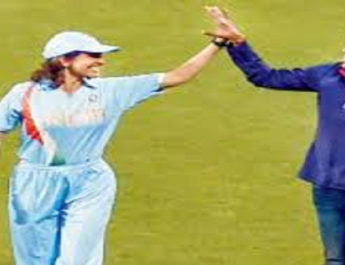 क्रिकेट के मैदान पर अनुष्का शर्मा ने रखा कदम, निभाएंगी भारतीय कप्तान की भूमिका! 3 Hello Uttarakhand News »