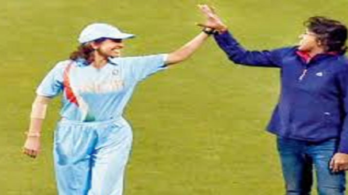 क्रिकेट के मैदान पर अनुष्का शर्मा ने रखा कदम, निभाएंगी भारतीय कप्तान की भूमिका! 1 Hello Uttarakhand News »