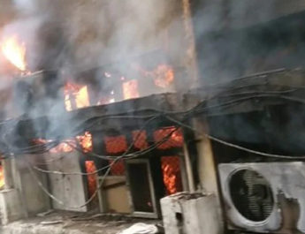 कुमार विश्वास: घोटाले छुपाने के लिए सरकार ने लगाई परिवहन कार्यालय में आग! 4 Hello Uttarakhand News »