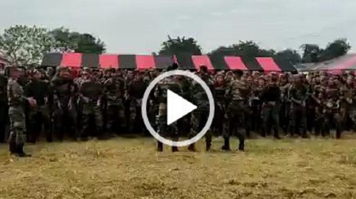 वतन के रखवालों ने खास अंदाज़ में किया 2020 को सलाम, देखिये ये ख़ास जश्न.. 1 वतन के रखवालों ने खास अंदाज़ में किया 2020 को सलाम, देखिये ये ख़ास जश्न.. 1 Hello Uttarakhand News »