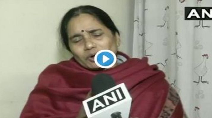 फूट-फूटकर रोईं निर्भया की मां, भाजपा और आप पर भड़कीं, कहा- बच्ची की मौत पर राजनीति ठीक नहीं 1 Hello Uttarakhand News »