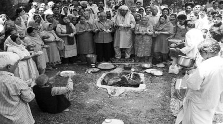 ट्विटर पर ट्रेंड हुआ ‘हम वापस आएंगे’; कश्मीरी पंडित बोले- करेंगे खीर भवानी मंदिर में पूजा 1 ट्विटर पर ट्रेंड हुआ ‘हम वापस आएंगे’; कश्मीरी पंडित बोले- करेंगे खीर भवानी मंदिर में पूजा 1 Hello Uttarakhand News »