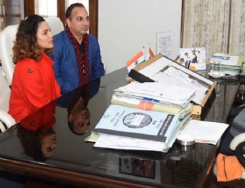 उत्तराखंड में जल्द होगी एक और हिंदी फिल्म की शूटिंग, सीएम त्रिवेंद्र से मिले निर्माता/निर्देशक व अभिनेत्री 5 Hello Uttarakhand News »