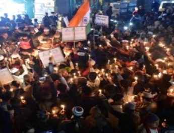 सीएए का विरोध कर रही मुस्लिम महिलाओं ने राष्ट्रगान के साथ किया धरना समाप्त, सीएम त्रिवेंद्र बोले.. 4 Hello Uttarakhand News »