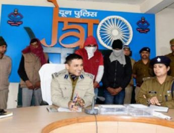 उत्तराखंड: कर्ज में डूबे दोस्तों ने पंडित से मिलाकर बनाई लूट की बड़ी योजना, लूट से पहले ही धरे गए 4 Hello Uttarakhand News »