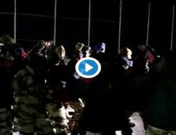 न्यू इयर जश्न में पहाड़ी गानों पर जमकर थिरके ITBP जवान, देखें वायरल वीडियो.. 4 Hello Uttarakhand News »