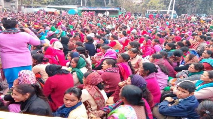 उत्तराखंड: सीएम आवास कूच की तैयारी में आंगनबाड़ी कार्यकर्ता, रैली पर ड्रोन से नजर 1 उत्तराखंड: सीएम आवास कूच की तैयारी में आंगनबाड़ी कार्यकर्ता, रैली पर ड्रोन से नजर 1 Hello Uttarakhand News »