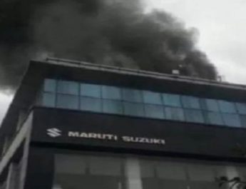 देहरादून: कार शो रूम में लगी भीषण आग, मची अफरा-तफरी, लाखों का नुकसान 2 Hello Uttarakhand News »