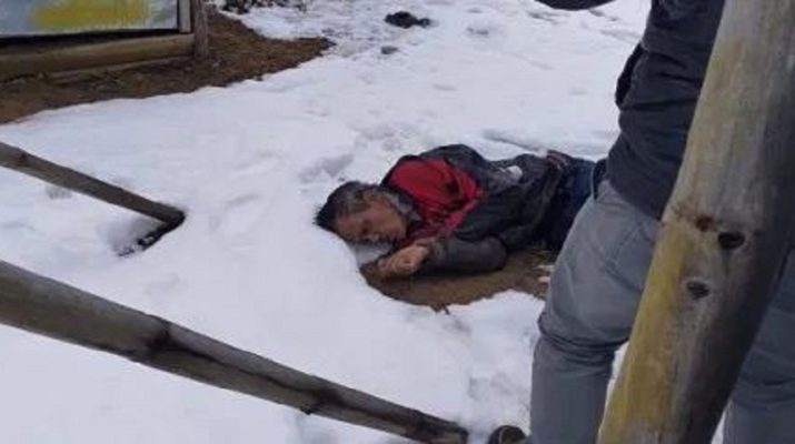 उत्तराखंड: बर्फ में मिला व्यक्ति का शव, ठंड लगने से हुई मौत 1 उत्तराखंड: बर्फ में मिला व्यक्ति का शव, ठंड लगने से हुई मौत 1 Hello Uttarakhand News »