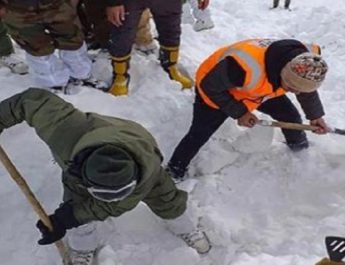 जम्मू-कश्मीर में हिमस्खलन, 4 जवान शहीद, एक लापता 2 Hello Uttarakhand News »