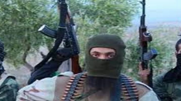 कश्मीर: भारी मात्रा में विस्फोटक सामग्री के साथ जैश के पांच आतंकवादी गिरफ्तार, बड़ी घटना को अंजाम देने की थी साजिश 1 Hello Uttarakhand News »