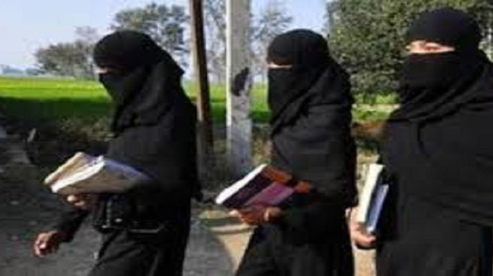 इस कॉलेज में अब छात्राएं नहीं पहन सकती 'बुर्का', मोबाइल इस्तेमाल करने पर भी मनाही 1 Hello Uttarakhand News »