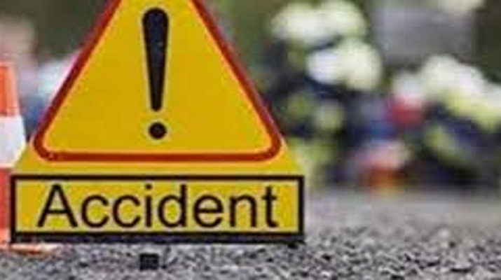 मसूरी: अनियंत्रित होकर सड़क पर पलटी कार, दो युवक गंभीर घायल 1 Hello Uttarakhand News »