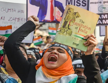 CAA को लेकर मुंबई में प्रदर्शन, 200 महिलाओं के खिलाफ केस दर्ज, आज गिरफ्तारी!. 3 Hello Uttarakhand News »