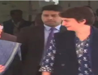 दिल्ली चुनाव: बेटी प्रियंका के साथ वोट देने पहुंची सोनिया गांधी 2 Hello Uttarakhand News »