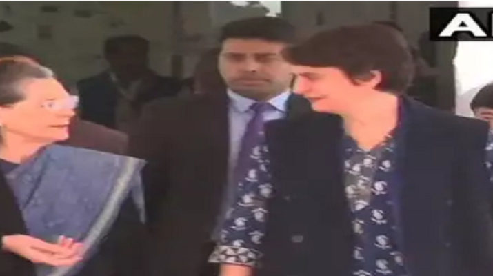 दिल्ली चुनाव: बेटी प्रियंका के साथ वोट देने पहुंची सोनिया गांधी 1 Hello Uttarakhand News »