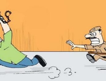 उत्तराखंड: पुलिस की गिरफ्त से हथकड़ी समेत फरार हुआ नाबालिग लड़की भगाने वाला आरोपी, पुलिस महकमे के उड़े होश   4 Hello Uttarakhand News »