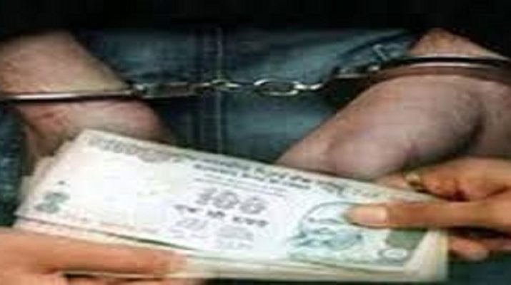 शिक्षा अधिकारी 15 हजार की घूस लेते विजिलेंस ने किया हुए रंगे हाथों गिरफ्तार 1 Hello Uttarakhand News »