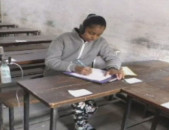 ऑक्सीजन सिलेंडर के सहारे ये छात्रा दे रही है परीक्षा 4 Hello Uttarakhand News »