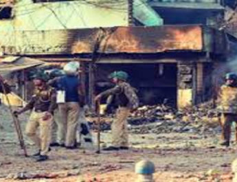 दिल्ली हिंसा: महिलाओं के साथ हुई वारदात पर DCW चीफ का पुलिस को नोटिस 3 Hello Uttarakhand News »