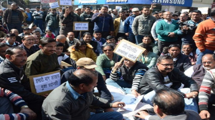 सरकारी अधिकारीयों व कर्मचारियों पर सरकार सख्त, ये आदेश किये जारी 1 Hello Uttarakhand News »