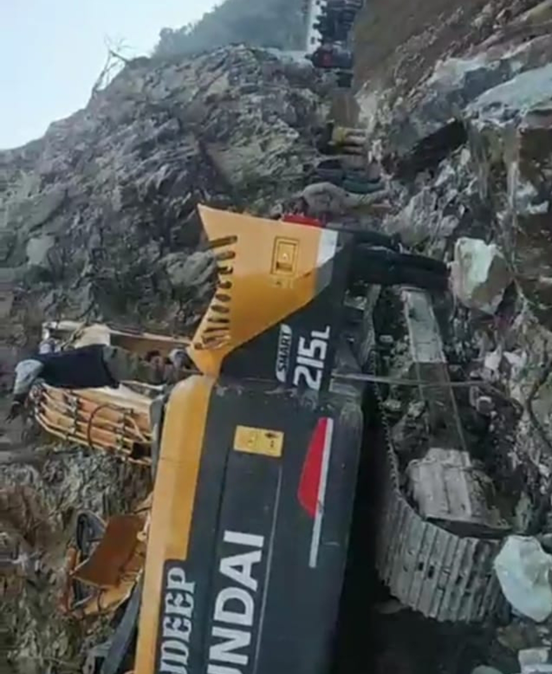 दुखद: चमोली में चट्टान टूटने से 3 मज़दूरों की मौत 2 Hello Uttarakhand News »