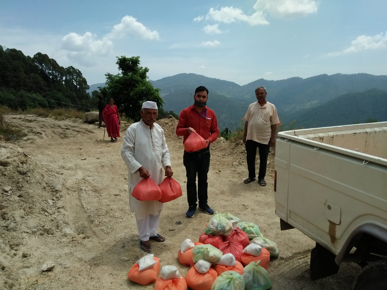 जिलाधिकारी के निर्दैश पर जनपद बागेश्वर में विभिन्न विभागों व समाजसेवी संस्थाओं की परस्पर कार्ययोजनाऐं 3 Hello Uttarakhand News »