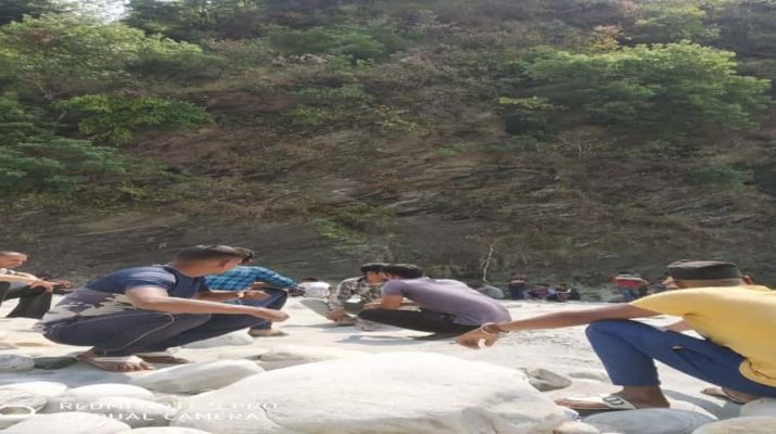 जानवरों का चारा काटने गई महिला गिरी खाई में, हुई दर्दनाक मौत 1 Hello Uttarakhand News »