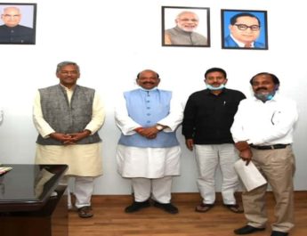 कांग्रेस अध्यक्ष प्रीतम सिंह ने मुख्यमंत्री से मुलाकात कर इन विभिन्न मामलो पर सौंपा ज्ञपान 2 Hello Uttarakhand News »