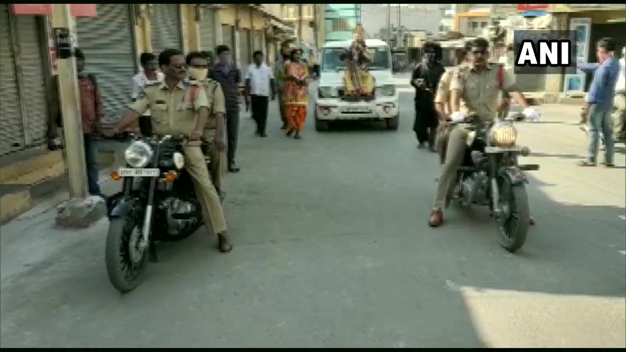 पुलिस की जागरूकता के प्रति अनोखी पहल, कलाकारों को बनाया यमराज, चित्रगुप्त और कोरोनावायरस 2 Hello Uttarakhand News »