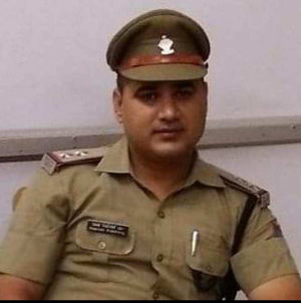 थानाध्यक्ष एवं एसपीओ को किया गया कोरोना वारियर से सम्मानित 2 Hello Uttarakhand News »