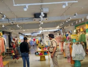 शोरूम में ए0सी0 चलाने पर पांच शोरूम मैनेजर गिरफ्तार 3 Hello Uttarakhand News »